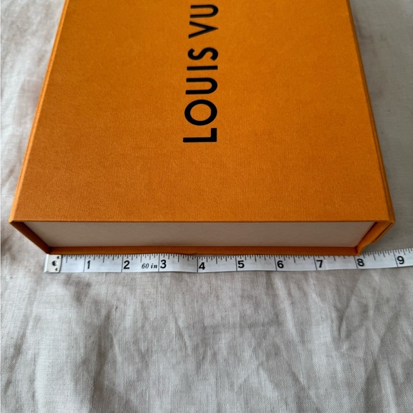 Authentic LOUIS VUITTON Empty Magnetic Gift Box
12 X 8 X 2 - Picture 2 of 8